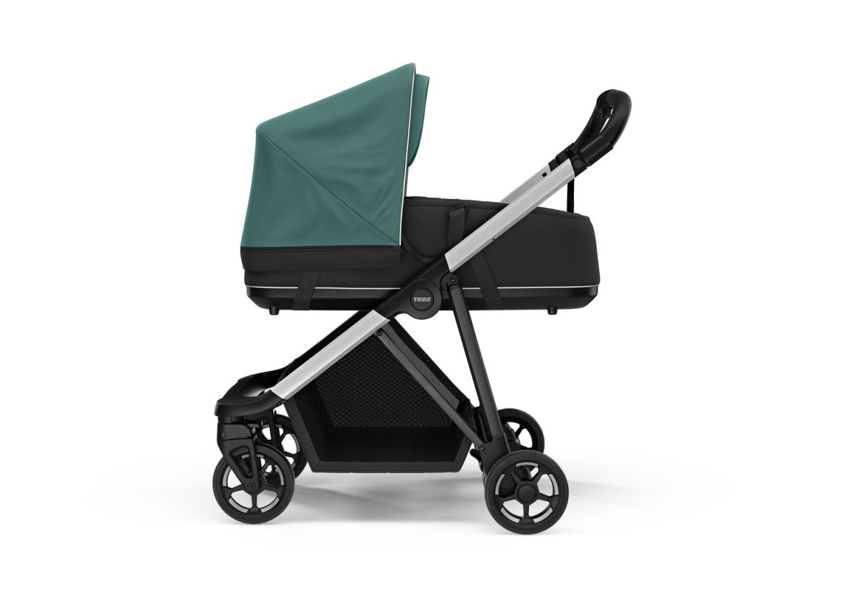 Náhľad produktu - Kočík Thule Shine Mallard Green on Aluminum 2022 + vanička + ochrana proti slnku / dažďu Thule