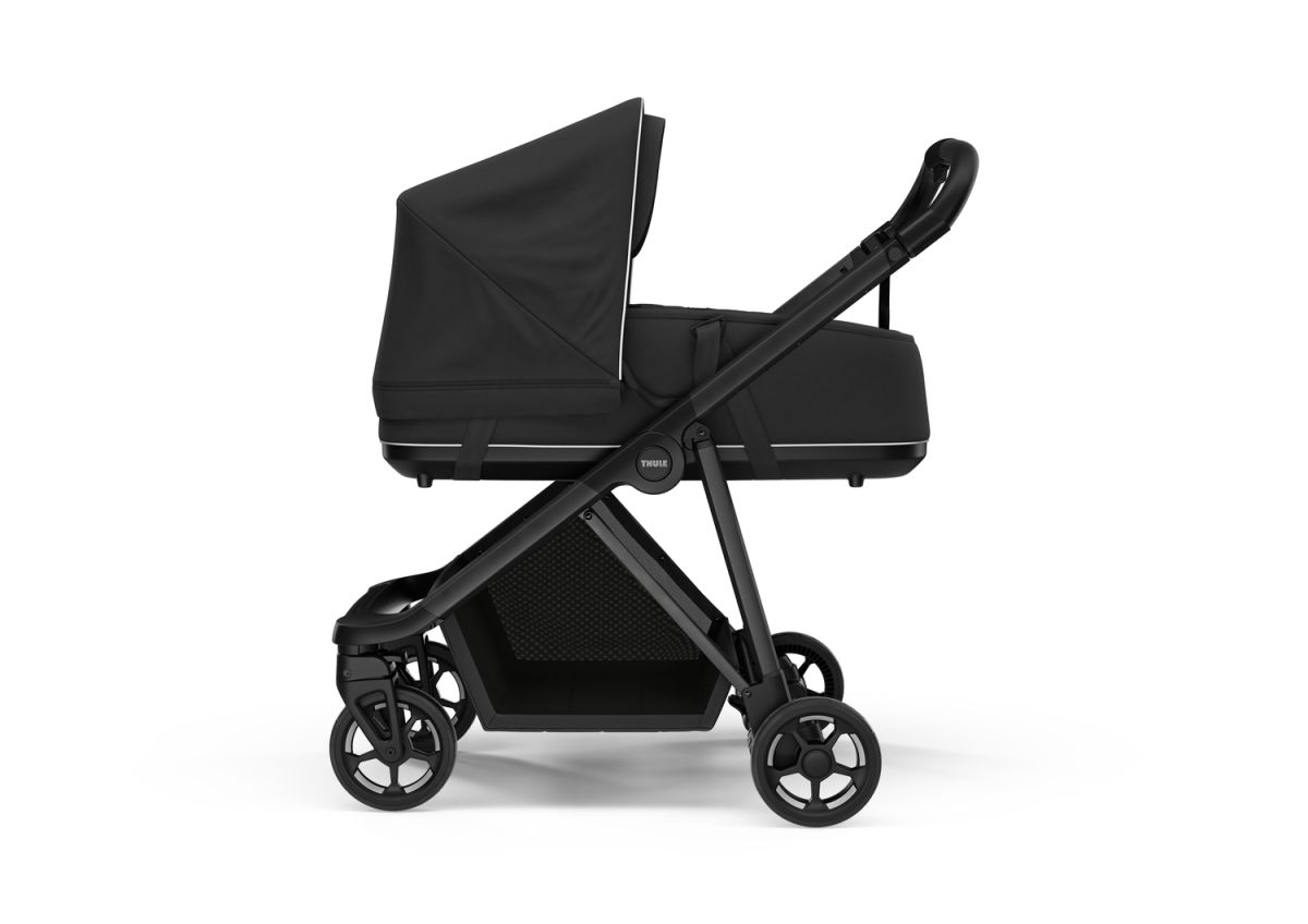 Náhľad produktu - Kočík Thule Shine Black on Black 2022 + vanička + ochrana proti slnku / dažďu Thule