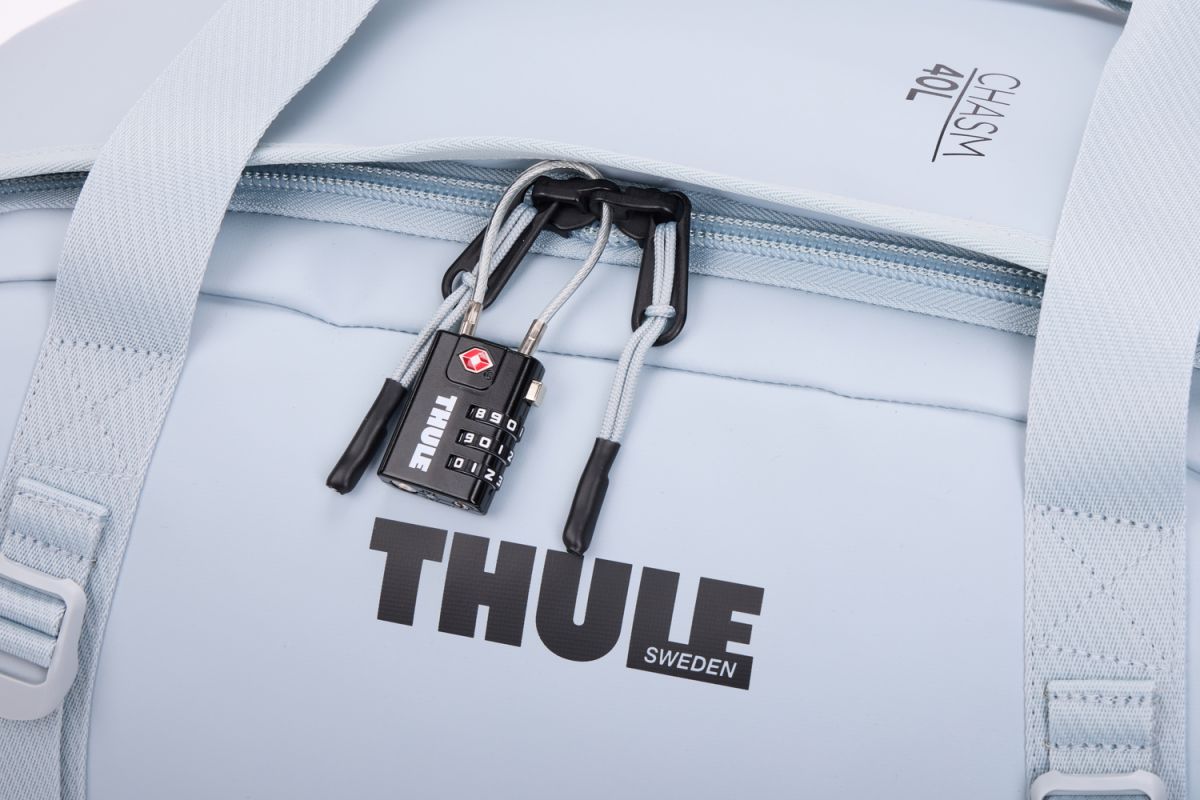 Náhľad produktu - Thule Chasm športová taška 40 l TDSD302 - Soft Blue