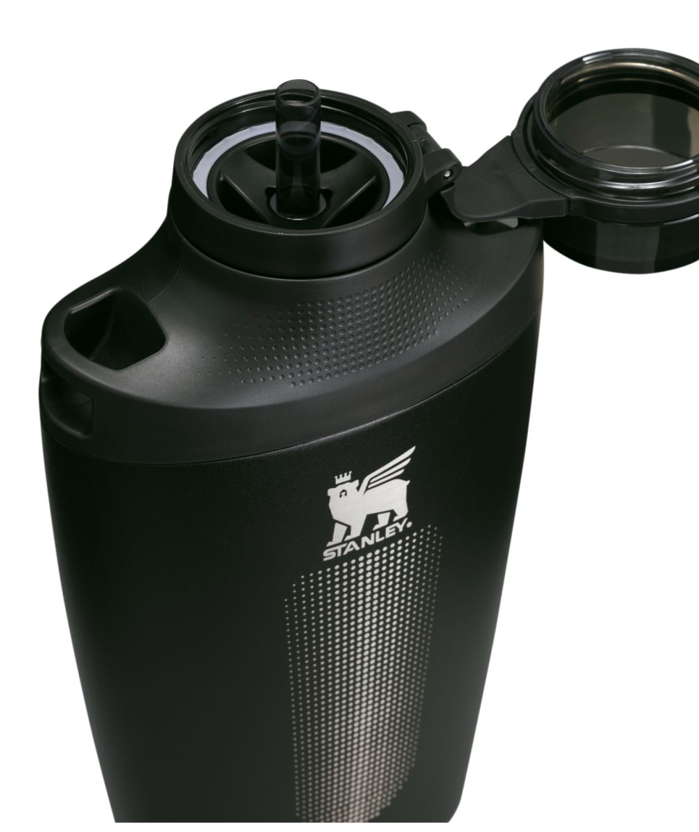 Náhľad produktu - STANLEY Fľaša/čutora na popruhu The Stanley Cross Bottle 680 ml/23oz Black