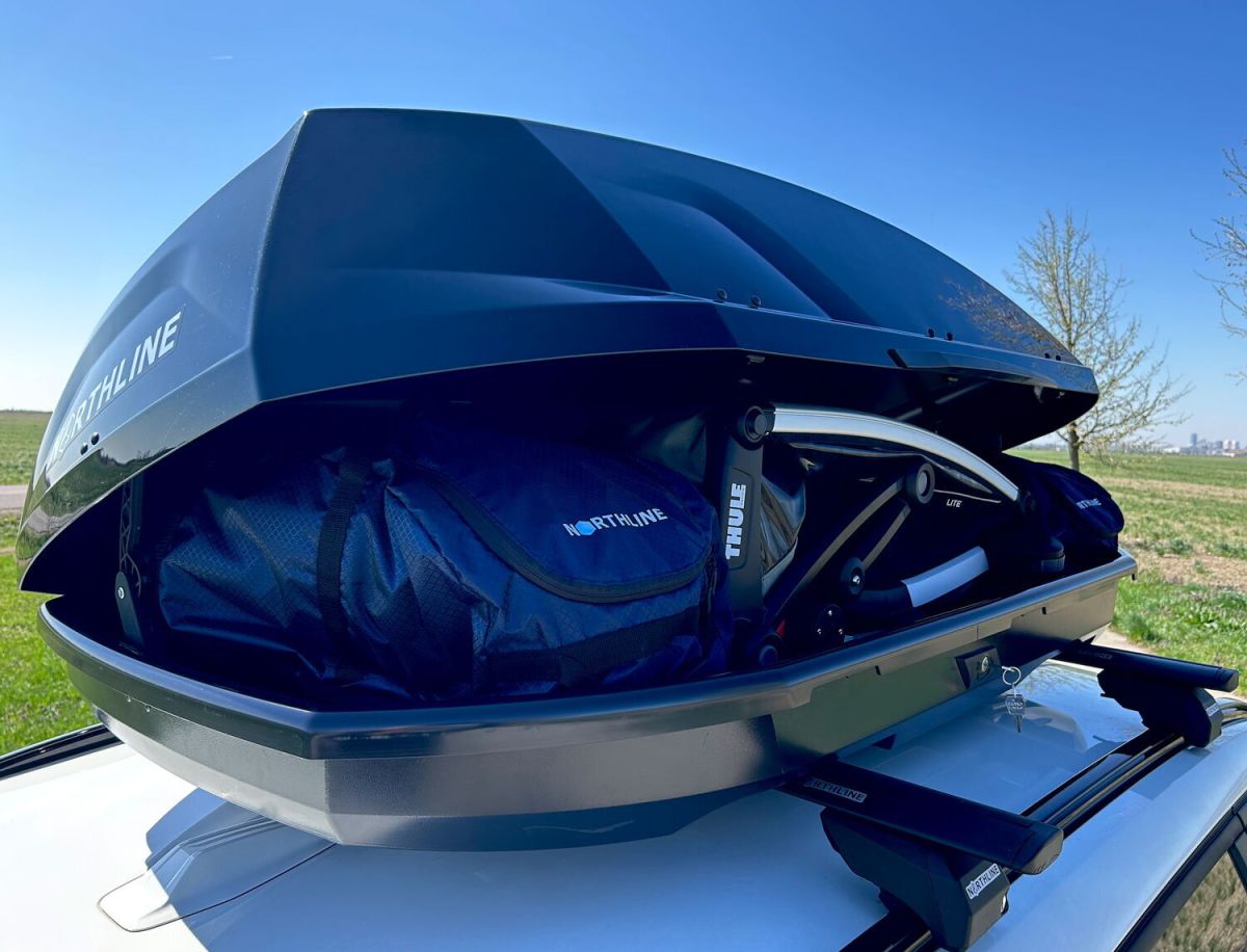 Náhľad produktu - Strešný box NORTHLINE Sunny L čierny lesklý