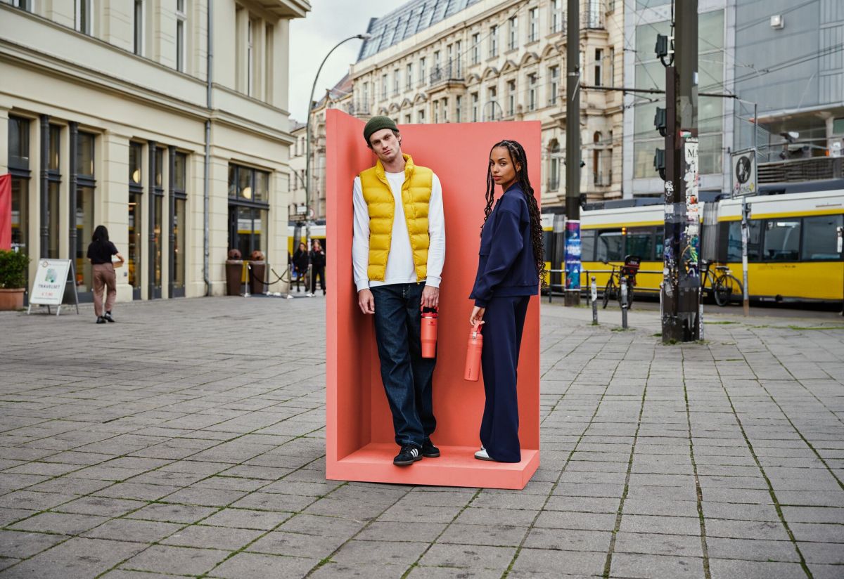 Náhľad produktu - STANLEY Termofľaša s integrovanou slamkou The IceFlow Flip Straw 2.0 Tumbler 890 ml/30oz Hot Coral