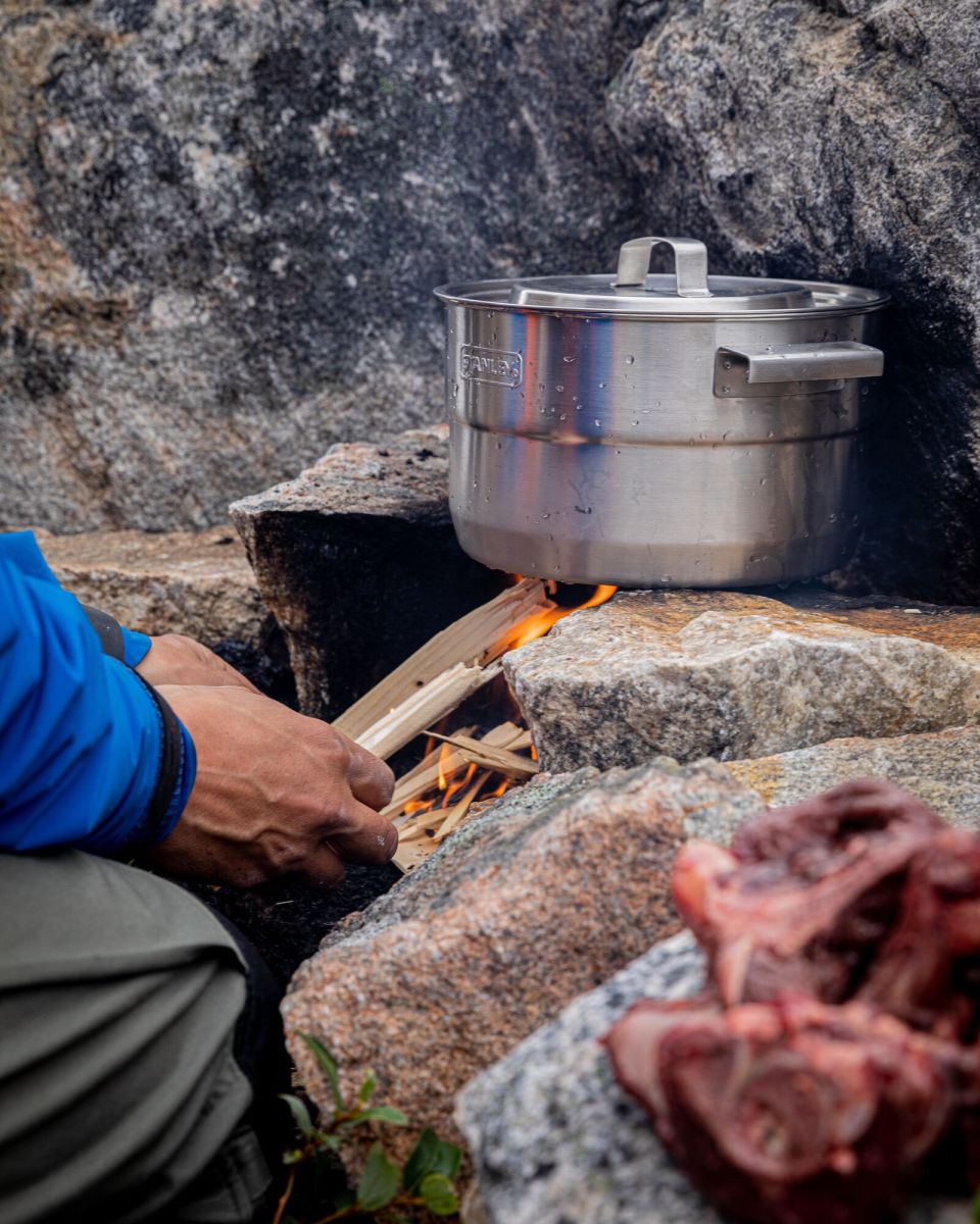 Náhľad produktu - STANLEY Set na varenie Wildfare Core Full Serve Cookset 3,78 l/4QT Shale/Charcoal