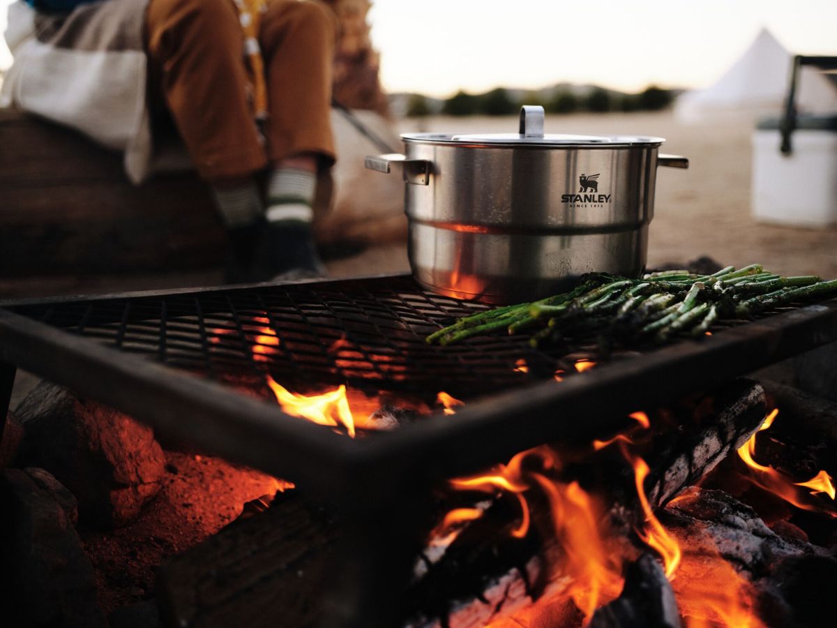 Náhľad produktu - STANLEY Set na varenie Wildfare Core Full Serve Cookset 3,78 l/4QT Shale/Charcoal