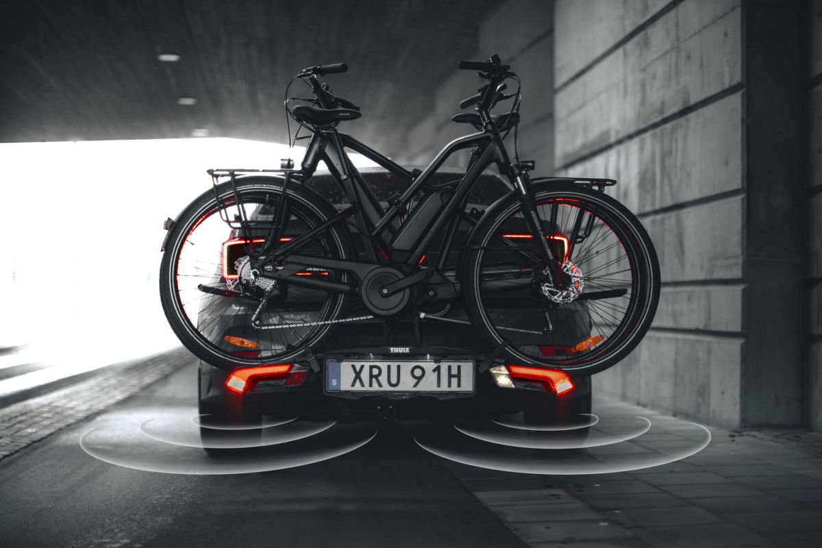 Náhľad produktu - Thule Epos ParkSecure 2bike s parkovacími senzormi + box Thule Santu