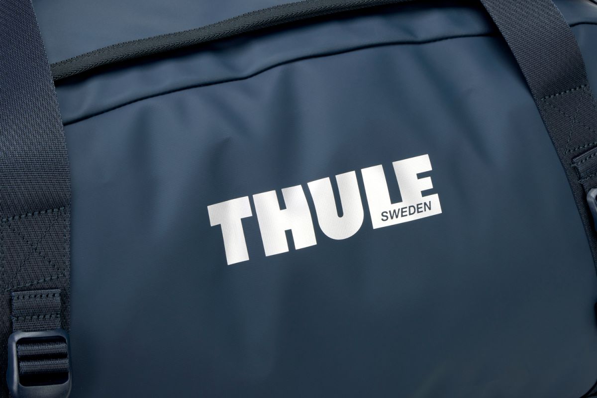Náhľad produktu - Thule Chasm športová taška 70 l TDSD303 - Darkest Blue