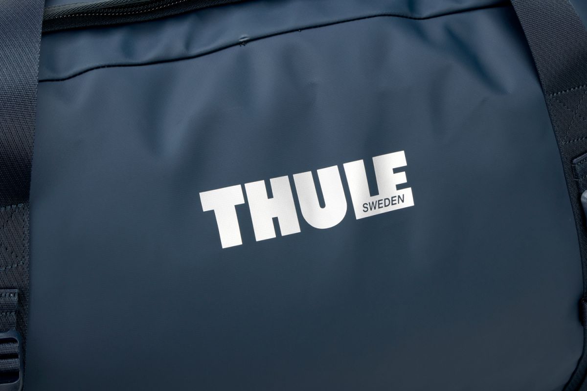 Náhľad produktu - Thule Chasm športová taška 90 l TDSD304 - Darkest Blue
